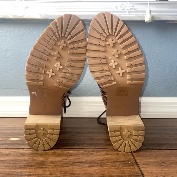 🖤Leopard Booties lace up boots chunky boots ankle boot Dolce Vita block heel - Picture 5 of 14